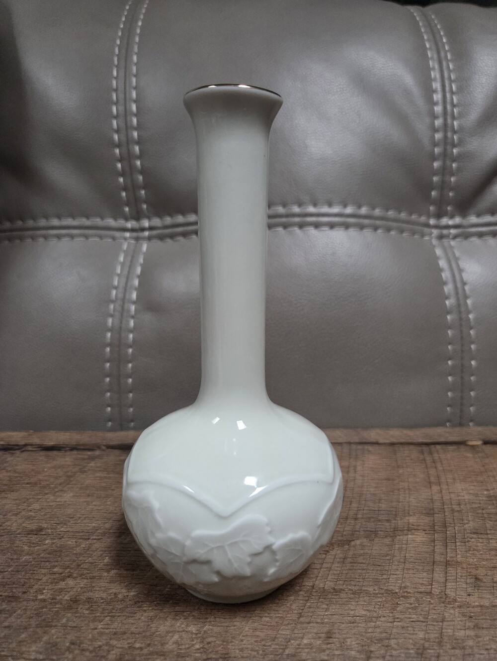 Vintage MCM Japanese Bijutsu Toki Porcelain Bud Vase 7" Grape Leaf Gold Rim 1R